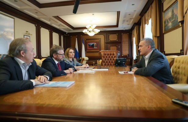 Борис Титов и Андрей Назаров провели встречу с главой Крыма