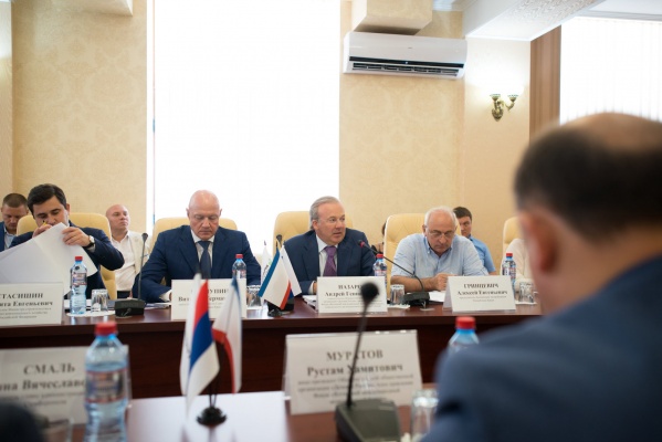 Андрей Назаров выступил на совещании по проблемам строительной отрасли в Крыму