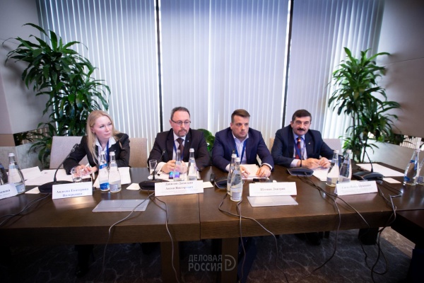 Московские делороссы приняли участие в круглом столе по «регуляторной гильотине» на ЯМЭФ-2019 