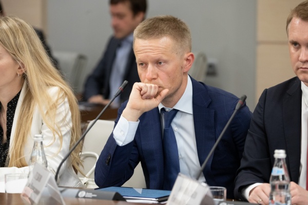 Денис Гудков предложил поправки в 209-ФЗ