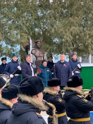 В Астрахани состоялось открытие бюста бойцу 6-й роты Псковской дивизии ВДВ Галиму Куатбаеву