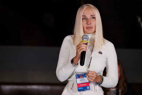 Юлия Школенко приняла участие в IV встрече закрытого клуба «Ъ» «Женский взгляд на бизнес в эпоху турбулентности»