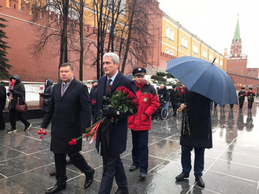 Евгений Нифантьев почтил память бойцов Сталинграда