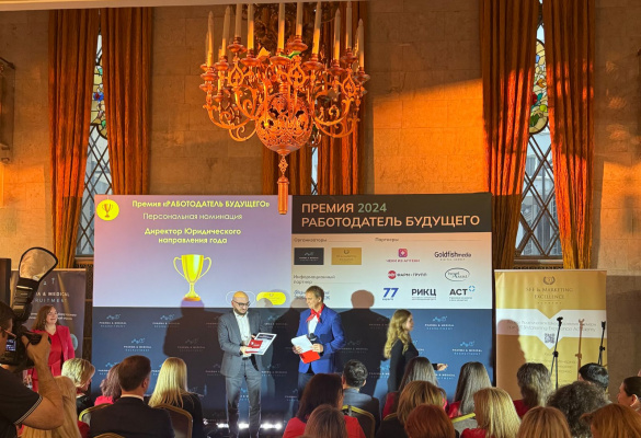 Дмитрий Ахтуба в фармацевтической премии «Работодатель будущего 2024» вручил награду победителю
