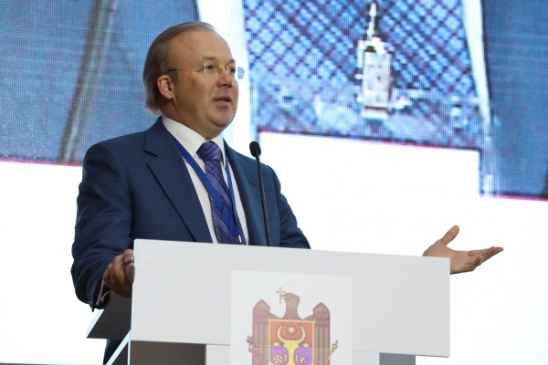 Андрей Назаров и Борис Титов выступили на пленарной сессии МРЭФ