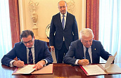 Эдуард Гулян подписал соглашение с Торговой палатой Севильи о развитии торговых отношений между Севильей и Россией